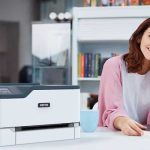 Xerox® C230 Multifonktionsdrucker Büro Frau Xerox® C230 Multifonktionsdrucker Büro Frau